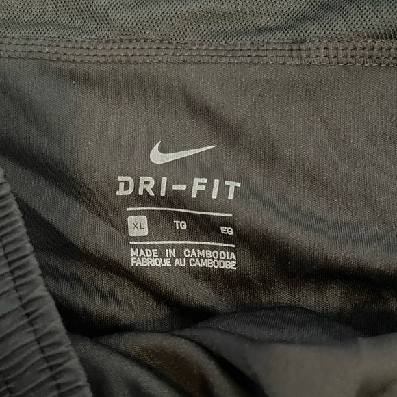 Nike black athletic shorts - Picture 3 of 4